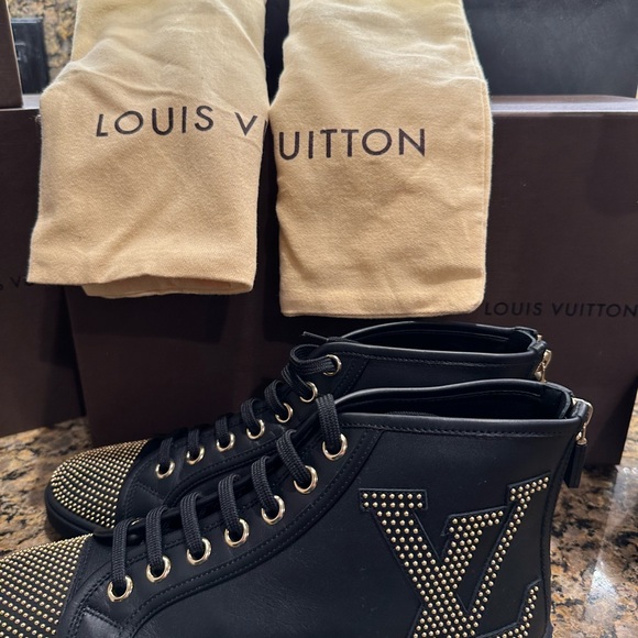 Louis Vuitton ankle boots/sneakers NWT 38.5 w/gold tone nail head trim - Picture 4 of 9